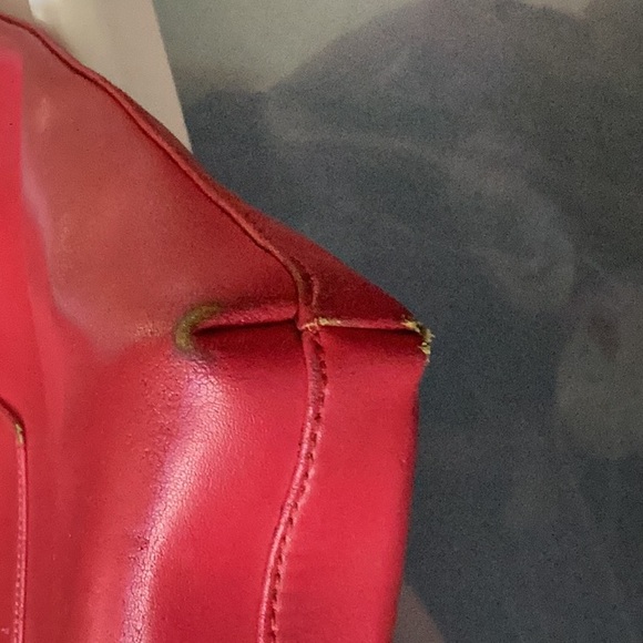 Elegant Red Tote Bag - Picture 4 of 10